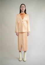 Load image into Gallery viewer, CREPE BACK SATIN BLAZER
