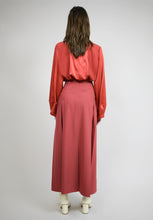 Load image into Gallery viewer, SILK SATIN LANTERN SLEEVE TOP
